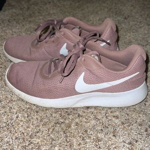 WOMENS NIKE SHOES